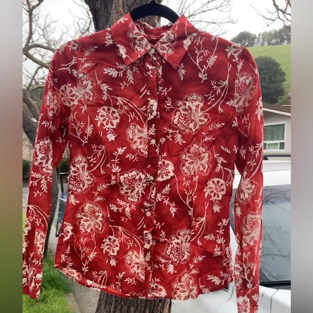 Liz & Co Floral Island Button up shirt